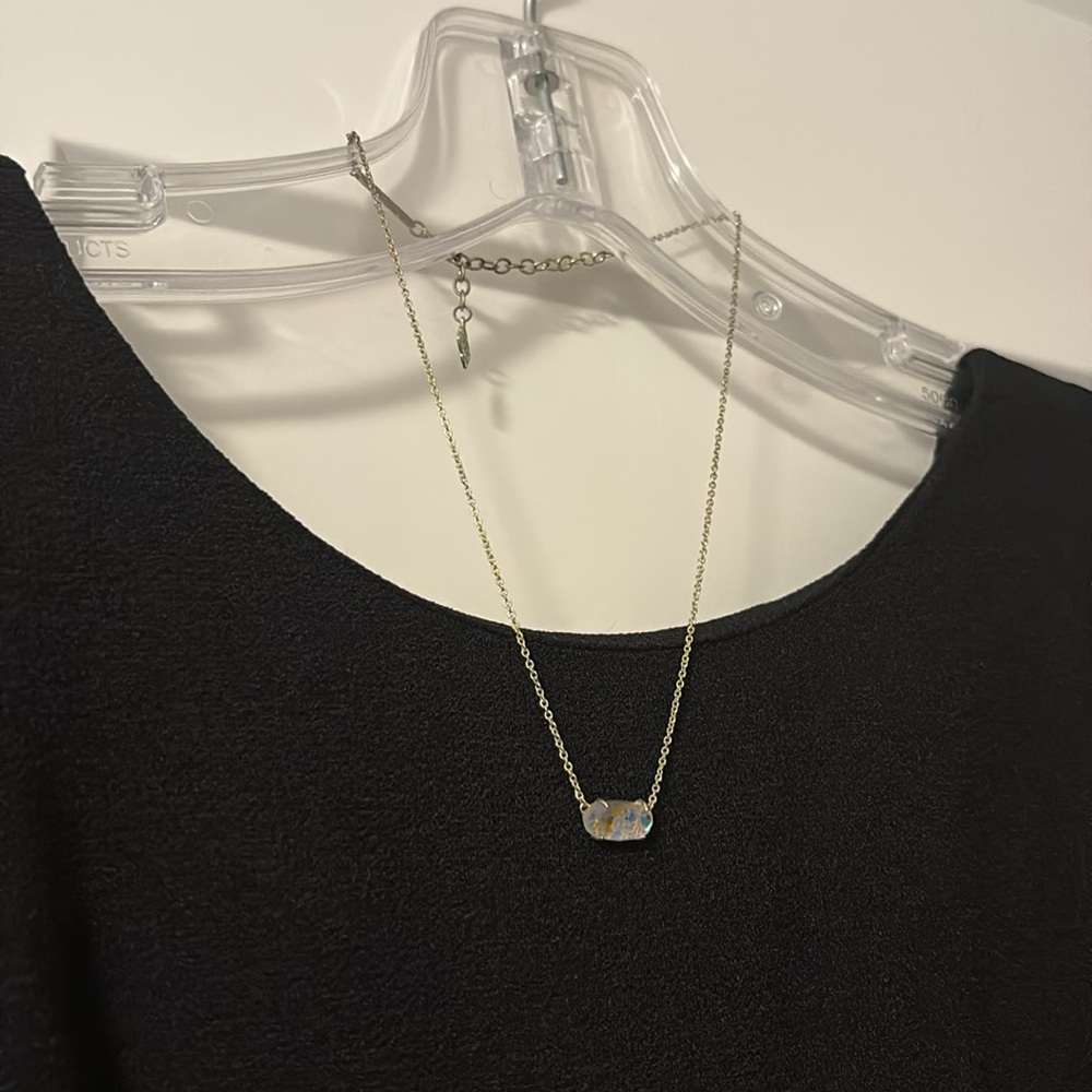 [Kendra Scott] Ever Short Pendant Necklace in Gold, Dichroic Glass, Adjustable - Picture 6 of 11
